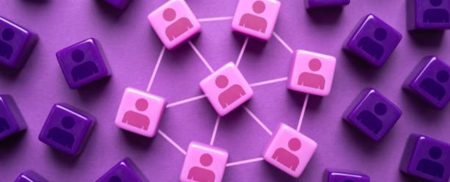 How Companies Choose Between Public & In-House Training